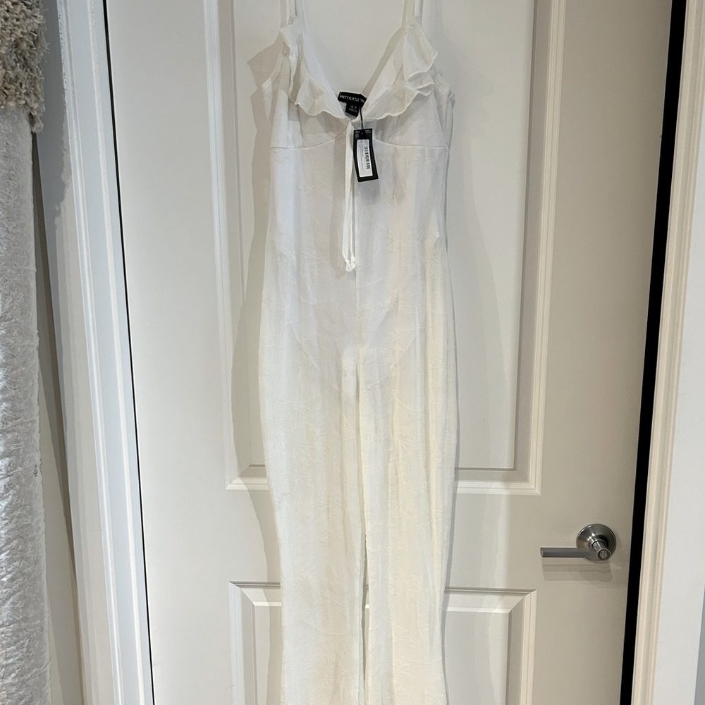 NWT PRETTY LITTLE THING- White Devore Ruffle Strappy Jumpsuit, Size 6